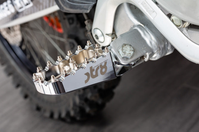 Fotsteg Derbi STR8 CNC Spår (set)