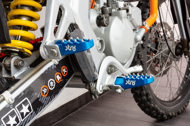 Passagerarfotpinnar Derbi STR8 CNC Blå (Set)