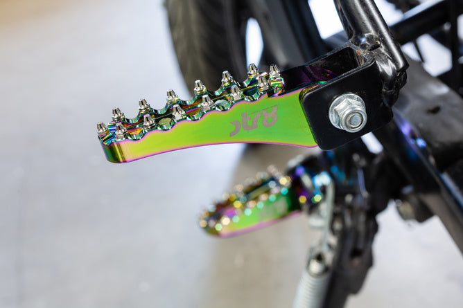 Passagerarfotpinnar Rieju MRT STR8 CNC Neochrome (set)
