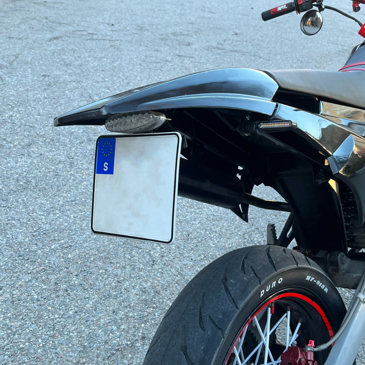 HÅLLARE REGISTRERINGSSKYLT - Mopedproffsen